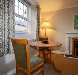 A dining room with a table and chairs at Horseshoe Cottage in Falmouth