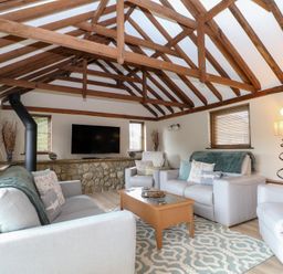 A living room with sofas and a television at WEST LODGE in Ashford