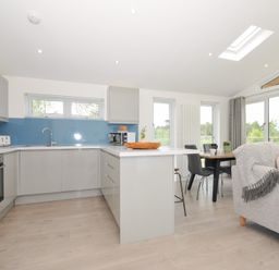 A kitchen with a dining table and chairs at 3 Meadow Retreat Liskeard
