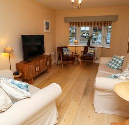 Property photo 2 of 32