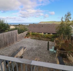 A garden with cobblestone paving and plants at The Barn in Newport