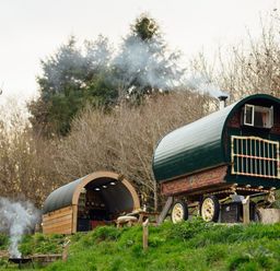 An outdoor area with a caravan and kitchen in Goldfinch, Launceston