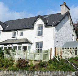 A house with a garden and fence at Haulfryn Dolwyddelan