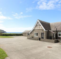 An outdoor area with a house and driveway at Ceiriad - 9 Ty'n Don in Llanengan near Abersoch