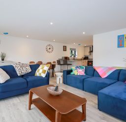 A living room with sofas and a table at Barn 5