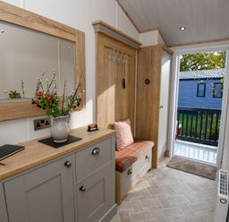 A entrance hall with a mirror and cabinets at Lakewood Retreat in Woodhall Spa