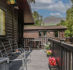 A deck with chairs and a table at Watendlath in Keswick