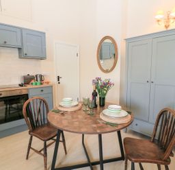 A kitchen with a dining table and chairs at Woodcock Studio in Andoversford near Cheltenham