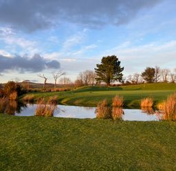 A golf course area with water and grass at FW4 (Fairways 4) Doublebois near Dobwalls