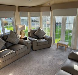 A snug with sofas and a lamp at Gainc Bach in Abergele
