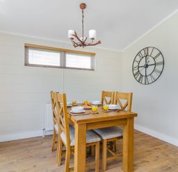 A dining room with a table and chairs at The Kingscliffe (Pet) in Kings Cliffe