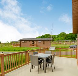 An outdoor area with a table and chairs at The Apethorpe (Pet) Kings Cliffe