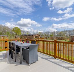 A patio with table and chairs at The Yarwell in Kings Cliffe