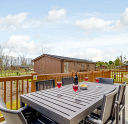 An outdoor patio with a table and chairs at The Yarwell in Kings Cliffe