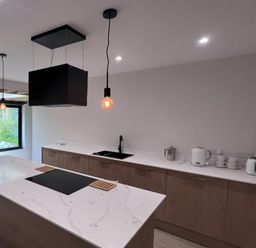 A kitchen with a cooking island and appliances at 81 Lon Gogarth in Benllech