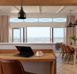 A dining room with a table and chairs at Canto Spa (pet) Laugharne