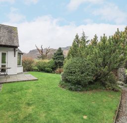 A garden with chairs and a table at Thrang View in Chapel Stile