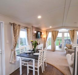 A dining area with a table and chairs at Rosefinch Cabin in Scarborough