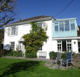 A house with garden and seating area at Mount Pleasant in Padstow
