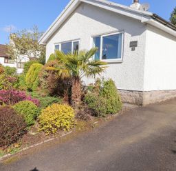 A house with garden and pathway at Wansfell View in Ambleside