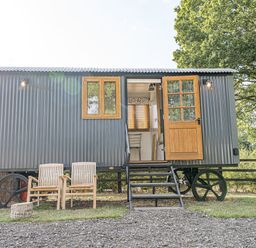 A mobile home with steps and chairs outside at No 2 The Parkland Upton Warren