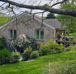 A house with a garden and deck at Kerslake House in Crafthole