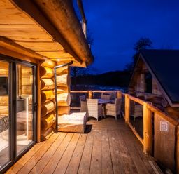 A deck with furniture at Keepers Cabin in Addingham
