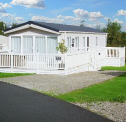 A house with a deck and ramp at No. 4 Fistral in Newquay