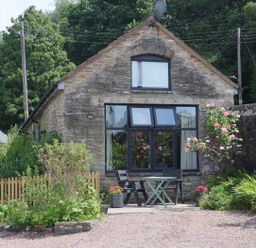 A house with a table and chairs in front at Horse Gin Parkend