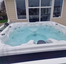 A hot tub on an outdoor patio at Barney's Retreat in Newquay