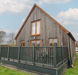 An outdoor view of a house with a deck at Pumpkin Lodge in Brigg