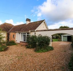 A bungalow with a gravel driveway at Barton Lodge in Porlock