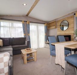 A living room with a sofa and dining area at Derwent L4 in Par