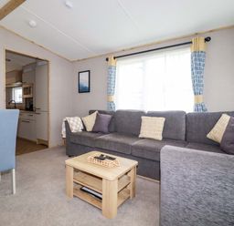 A living room with a sofa and dining area at Derwent L4 in Par