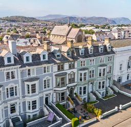 A view of houses and a walkway at Sea View, East Parade Llandudno
