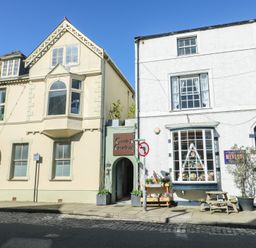 A storefront and building with windows at Castle Gardens Apartment in Beaumaris