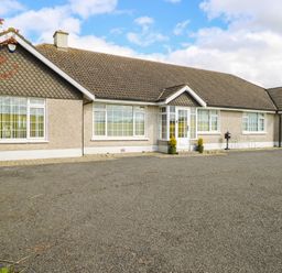 A residential house with a driveway and garden at Marie's Country Home Ardee, County Louth