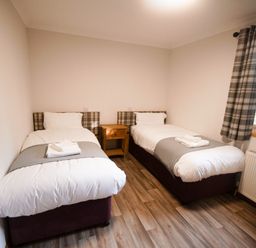 A bedroom with two single beds at Sidlaw in Fowlis near Dundee