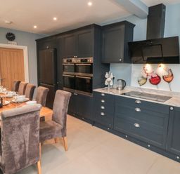 A kitchen with dining table and appliances at 5 Station Avenue 