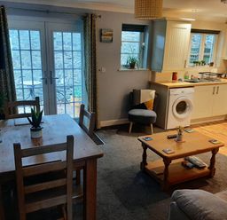 A living room with a dining table and chairs at Ground Floor Cornish Retreat Free Parking, Bodmin