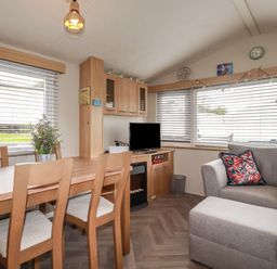A dining room with a table and chairs at Tucked Away in Newquay