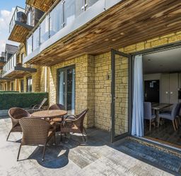 An outdoor area with a table and chairs at Cotswolds Apartment, sleeps 4, Chipping Norton