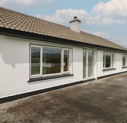A house with windows and a door at Tí Chonaill in 