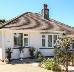A bungalow with garden features at 3 Heath Park, Brixham