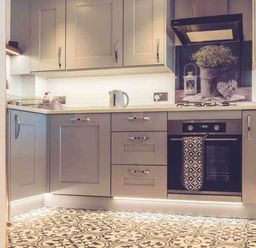 A kitchen with cabinets, an oven, a kettle, and a sink at 3Bed Cottage Plymouth Dog friendly Sleeps7 in Plymouth