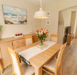 A dining room with a table and chairs at 7 Cwrt Y Cadno in Llantwit Major