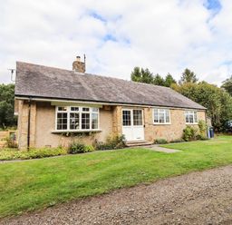 A cottage with windows and a door at Hedley Dene Cottage Longhorsley