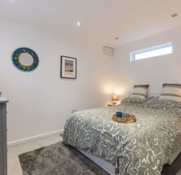 A bedroom with a double bed and decorative items at 1Bed Coastal Retreat Sleeps 2 Parking Wifi in Bude