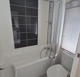 A bathroom with a bathtub and shower at 2Br Lodge Pool Fireplace PetsOK Parking in Goonhavern