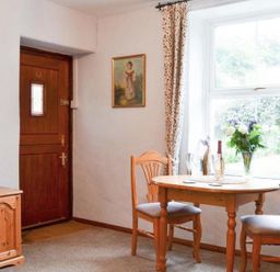 A dining room with a table and chairs at the property